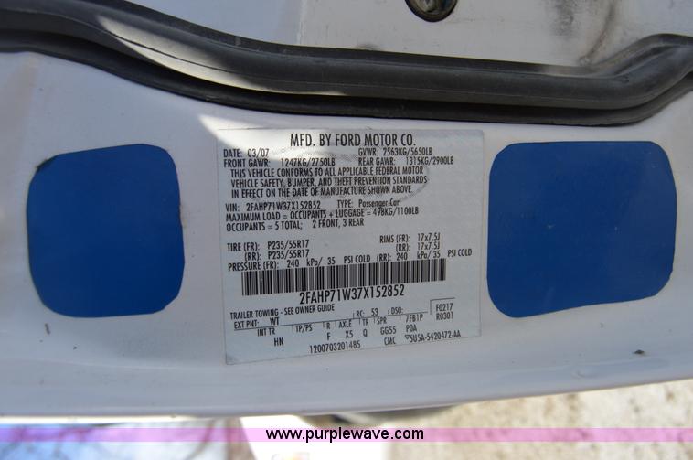 image for item I6883 2007 Ford Crown Victoria Police Interceptor