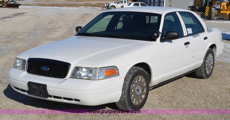 image for item I6884 2005 Ford Crown Victoria Police Interceptor
