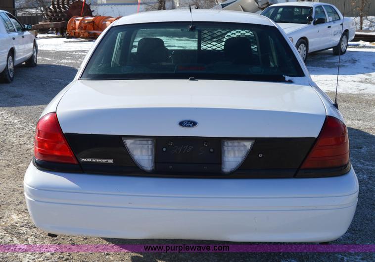 image for item I6884 2005 Ford Crown Victoria Police Interceptor