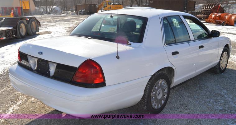 image for item I6884 2005 Ford Crown Victoria Police Interceptor
