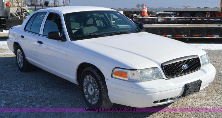 image for item I6884 2005 Ford Crown Victoria Police Interceptor