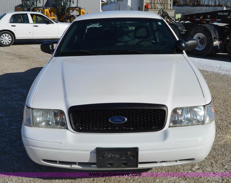 image for item I6884 2005 Ford Crown Victoria Police Interceptor