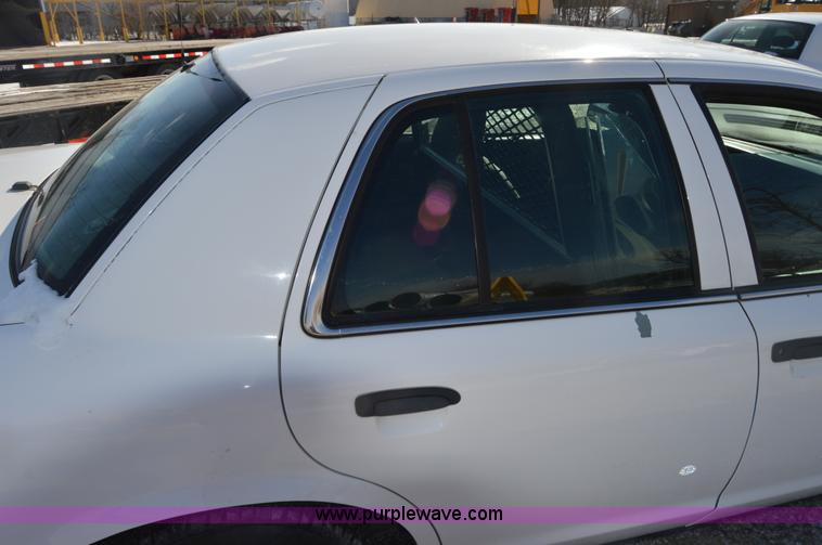 image for item I6884 2005 Ford Crown Victoria Police Interceptor