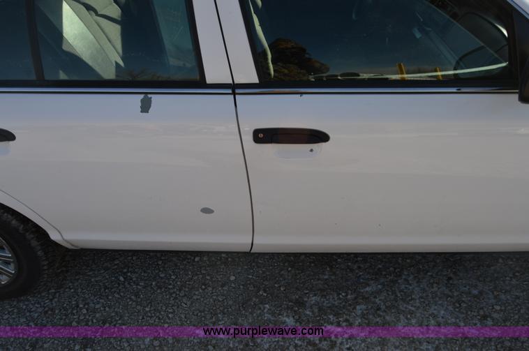 image for item I6884 2005 Ford Crown Victoria Police Interceptor