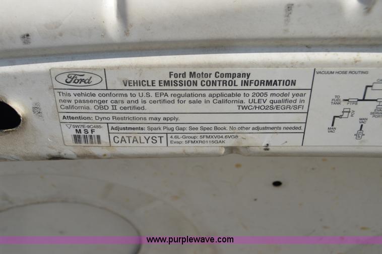 image for item I6884 2005 Ford Crown Victoria Police Interceptor