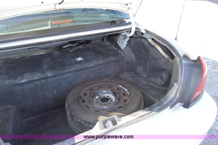 image for item I6884 2005 Ford Crown Victoria Police Interceptor