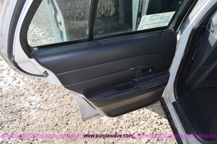 image for item I6884 2005 Ford Crown Victoria Police Interceptor