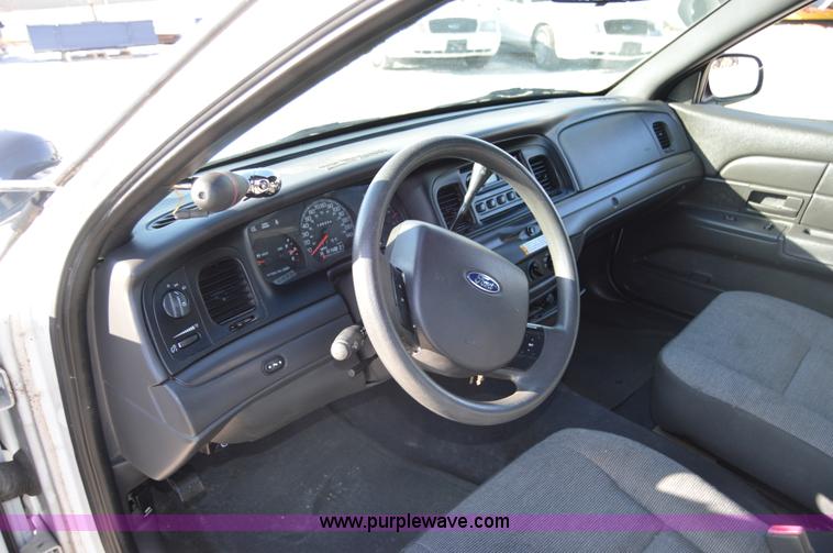 image for item I6884 2005 Ford Crown Victoria Police Interceptor