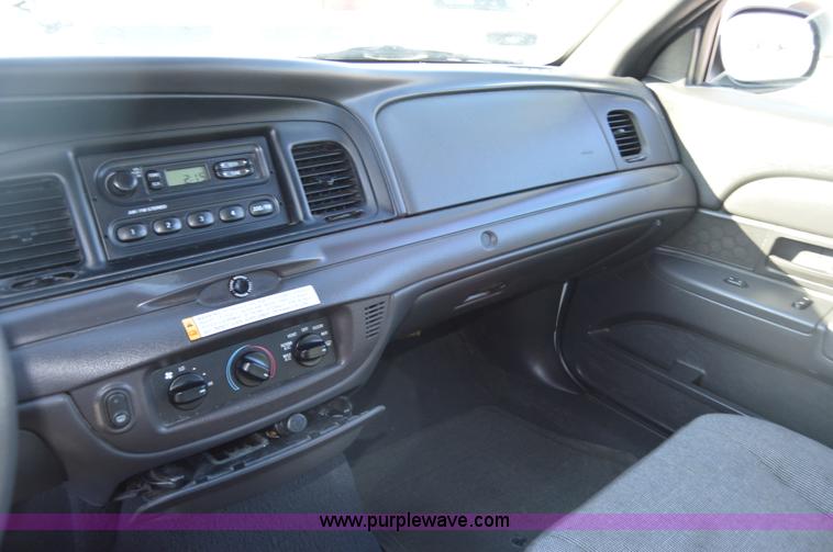 image for item I6884 2005 Ford Crown Victoria Police Interceptor