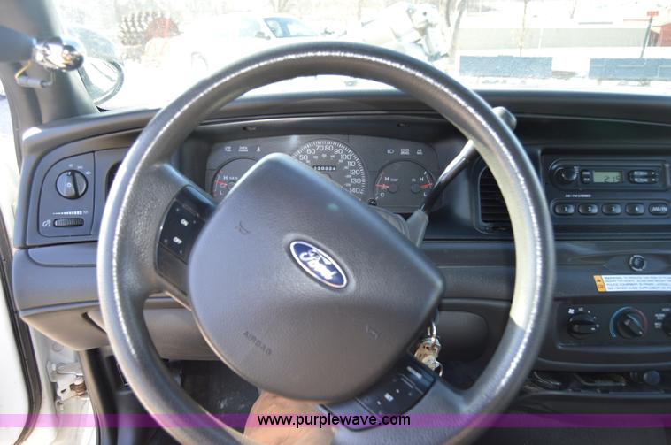 image for item I6884 2005 Ford Crown Victoria Police Interceptor