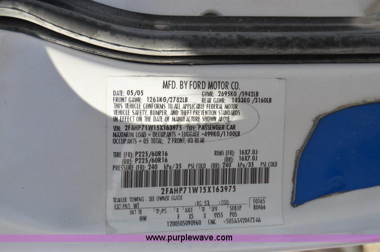 image for item I6884 2005 Ford Crown Victoria Police Interceptor