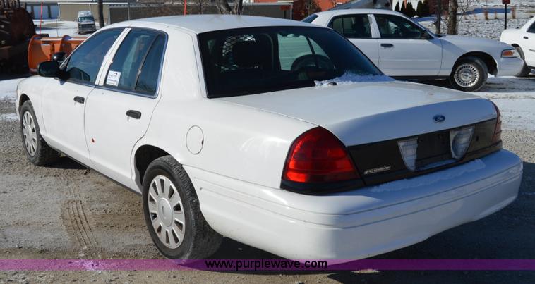 image for item I6885 2007 Ford Crown Victoria Police Interceptor