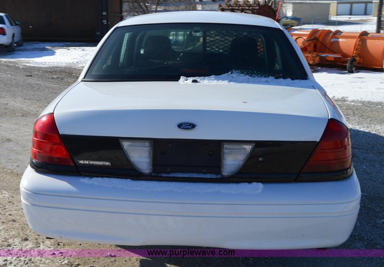 image for item I6885 2007 Ford Crown Victoria Police Interceptor