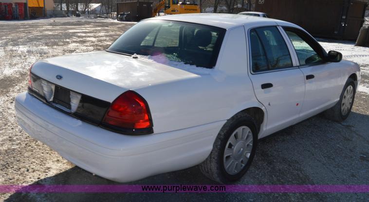 image for item I6885 2007 Ford Crown Victoria Police Interceptor