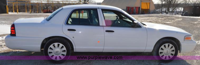 image for item I6885 2007 Ford Crown Victoria Police Interceptor