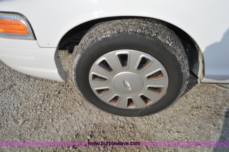 image for item I6885 2007 Ford Crown Victoria Police Interceptor