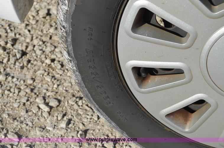 image for item I6885 2007 Ford Crown Victoria Police Interceptor