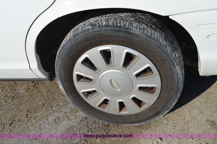 image for item I6885 2007 Ford Crown Victoria Police Interceptor