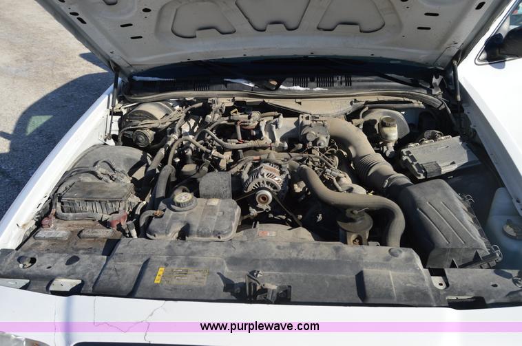 image for item I6885 2007 Ford Crown Victoria Police Interceptor