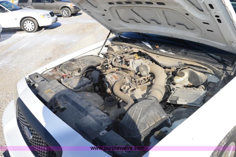 image for item I6885 2007 Ford Crown Victoria Police Interceptor