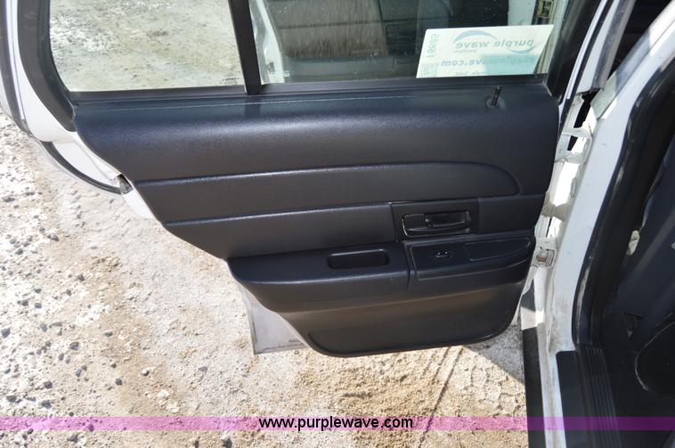 image for item I6885 2007 Ford Crown Victoria Police Interceptor