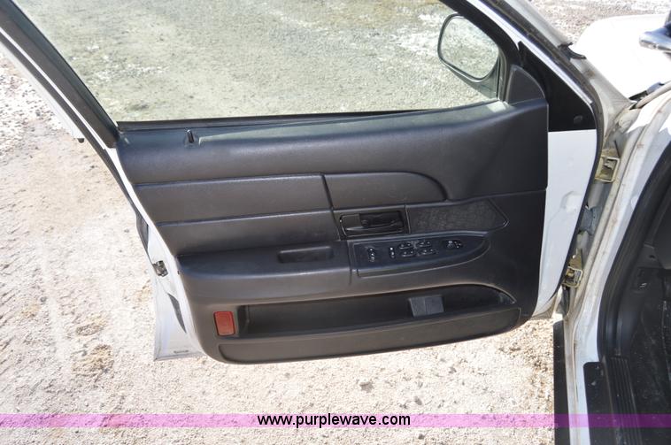 image for item I6885 2007 Ford Crown Victoria Police Interceptor