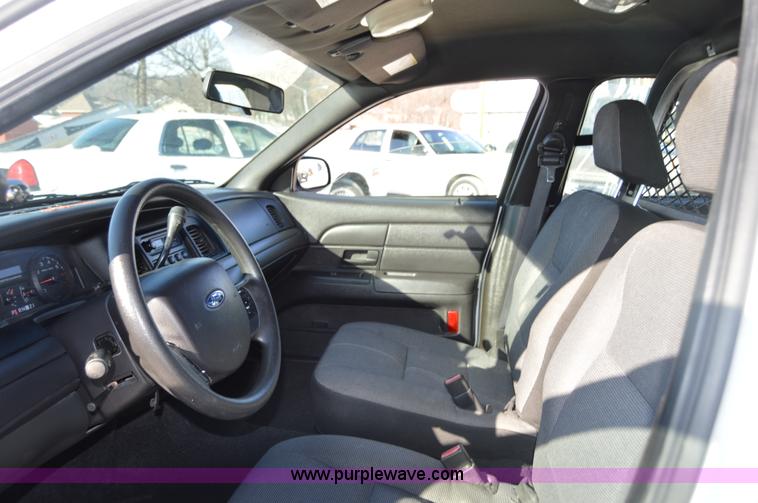 image for item I6885 2007 Ford Crown Victoria Police Interceptor