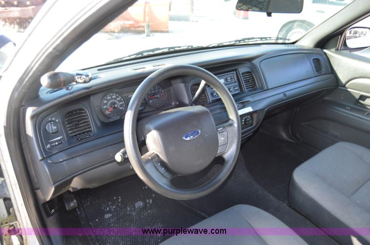 image for item I6885 2007 Ford Crown Victoria Police Interceptor