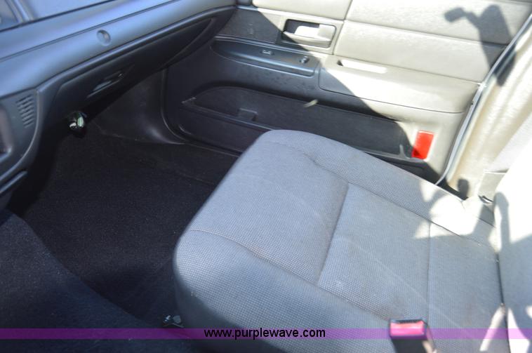 image for item I6885 2007 Ford Crown Victoria Police Interceptor