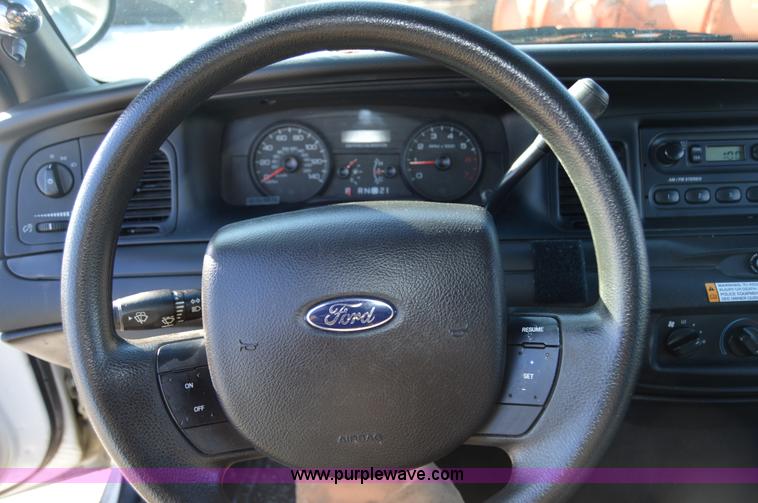 image for item I6885 2007 Ford Crown Victoria Police Interceptor