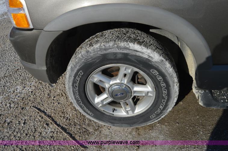image for item I6886 2002 Ford Explorer SUV