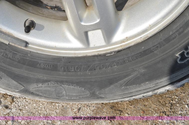 image for item I6886 2002 Ford Explorer SUV