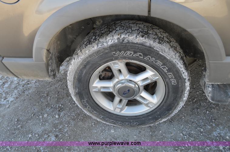 image for item I6886 2002 Ford Explorer SUV