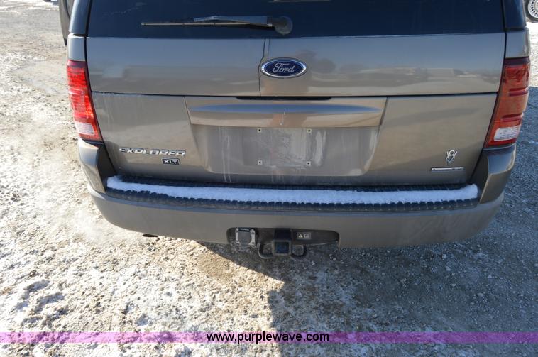 image for item I6886 2002 Ford Explorer SUV