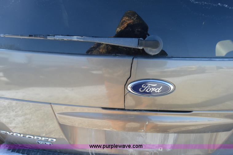 image for item I6886 2002 Ford Explorer SUV