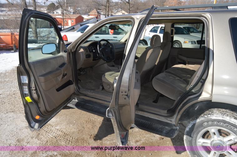image for item I6886 2002 Ford Explorer SUV