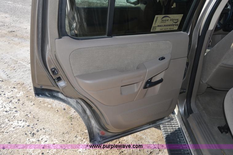 image for item I6886 2002 Ford Explorer SUV