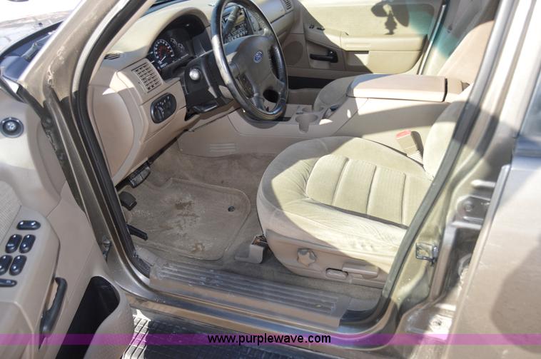 image for item I6886 2002 Ford Explorer SUV
