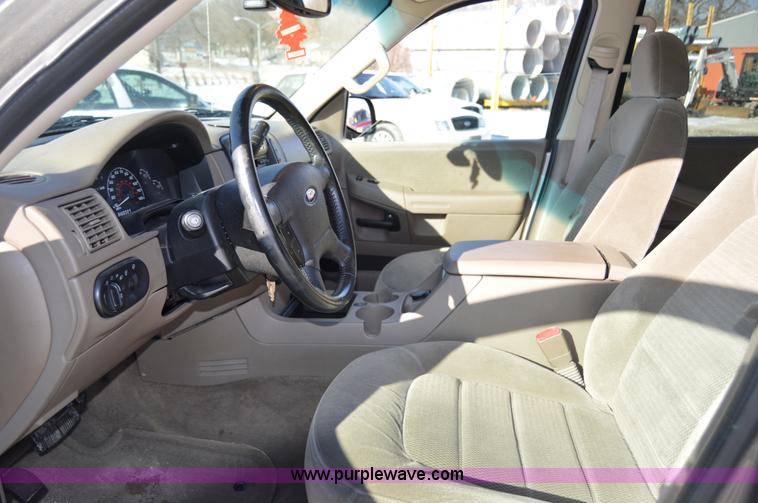 image for item I6886 2002 Ford Explorer SUV