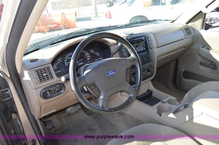 image for item I6886 2002 Ford Explorer SUV