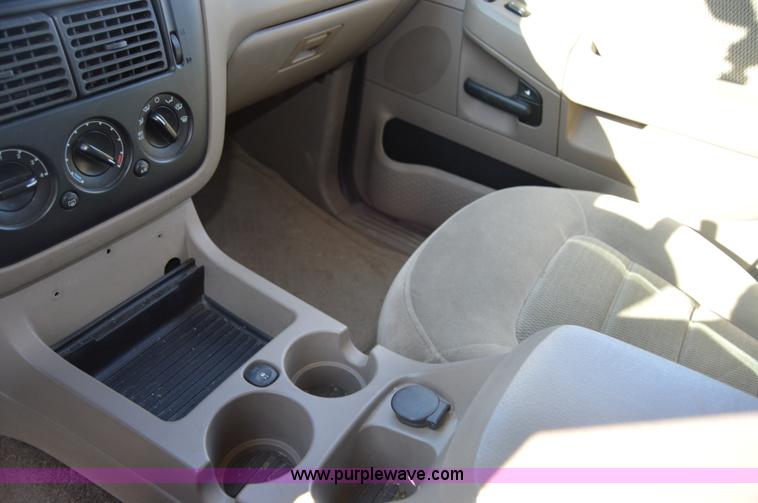 image for item I6886 2002 Ford Explorer SUV