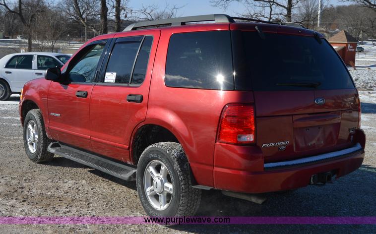 image for item I6887 2005 Ford Explorer Advance Trac RSC SUV