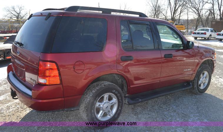 image for item I6887 2005 Ford Explorer Advance Trac RSC SUV