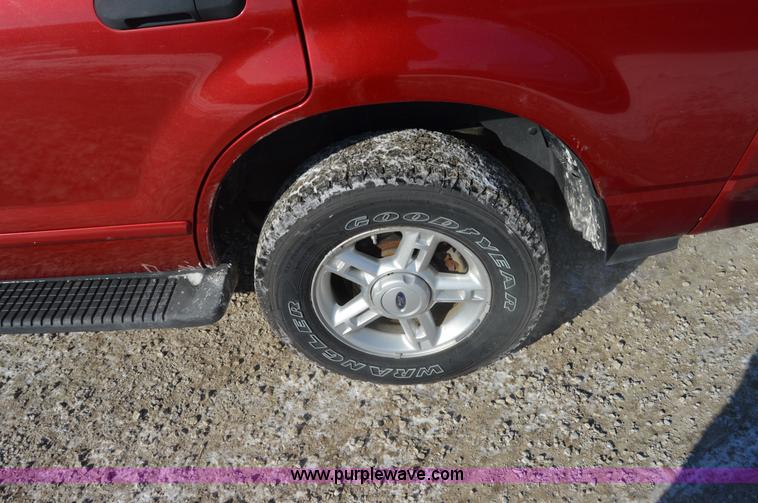 image for item I6887 2005 Ford Explorer Advance Trac RSC SUV