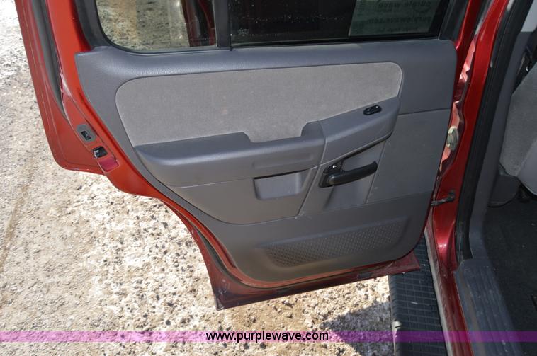 image for item I6887 2005 Ford Explorer Advance Trac RSC SUV