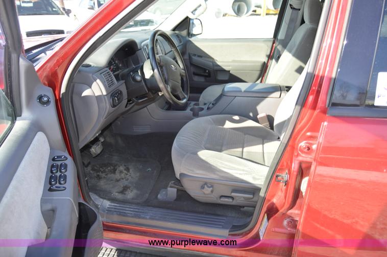 image for item I6887 2005 Ford Explorer Advance Trac RSC SUV