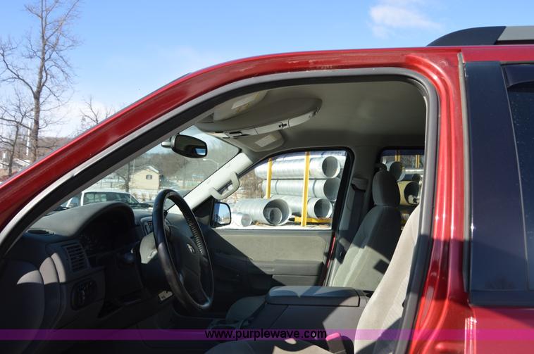 image for item I6887 2005 Ford Explorer Advance Trac RSC SUV