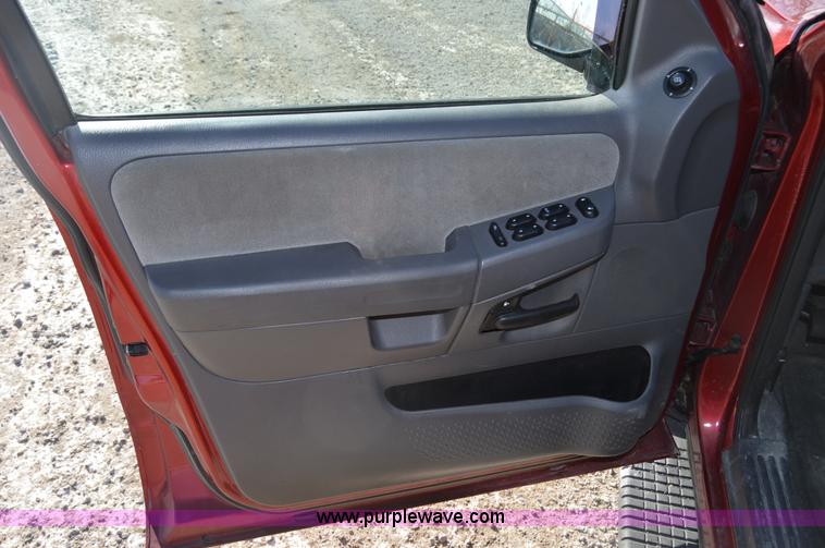 image for item I6887 2005 Ford Explorer Advance Trac RSC SUV