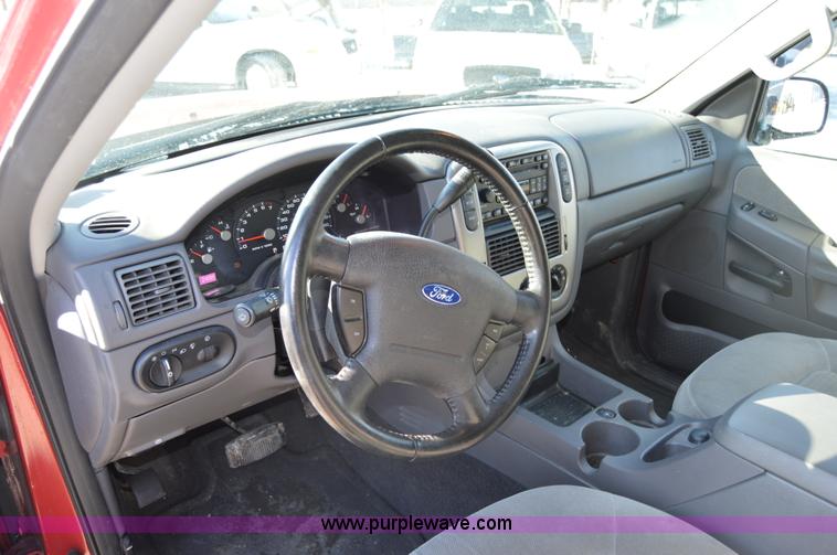 image for item I6887 2005 Ford Explorer Advance Trac RSC SUV