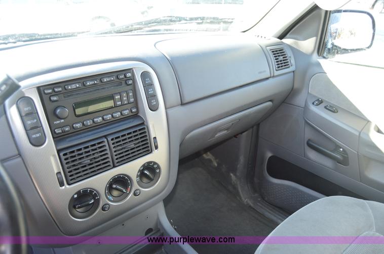 image for item I6887 2005 Ford Explorer Advance Trac RSC SUV